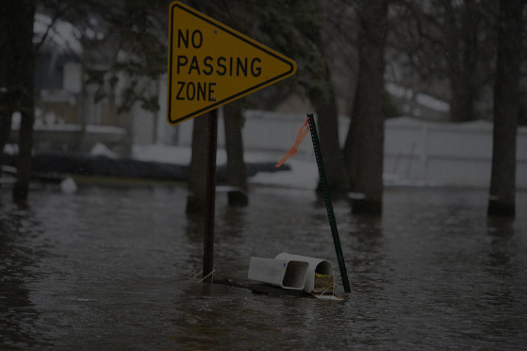 800px FEMA 40413 Flood waters up to the mailbox in Minnesota